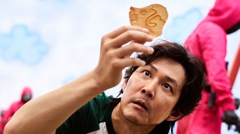 Seong Gi-hun staring at honeycomb
