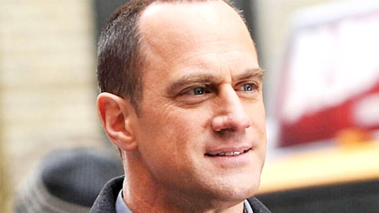 Elliot Stabler outside