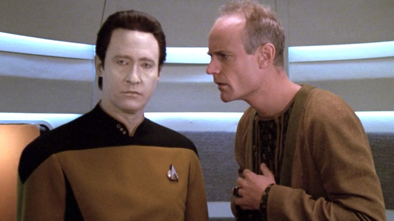 Star Trek Next Generation Data, Rasmussen standing