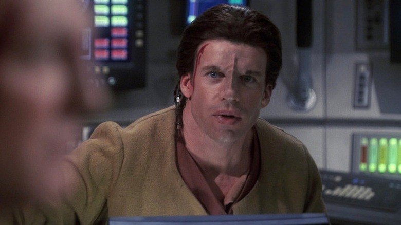 Taylor Sheridan's Jareb on the bridge of the Enterprise in Star Trek: Enterprise