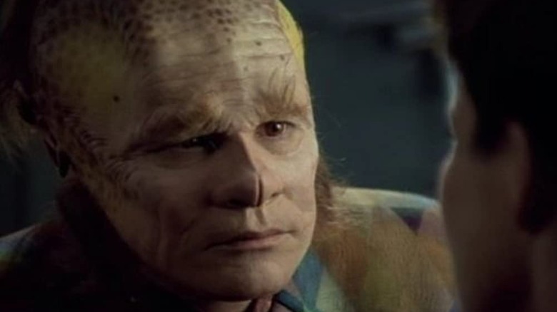 Star Trek: Voyager Neelix talking to Janeway