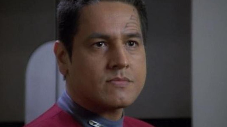 Star Trek: Voyager Chakotay looks right