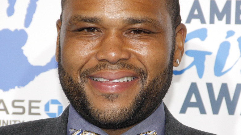 Anthony Anderson smiling