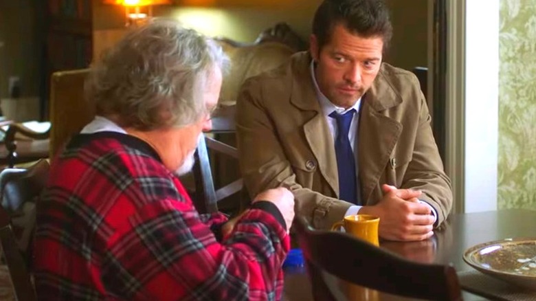 Keith Szarabajka and Misha Collins at a table