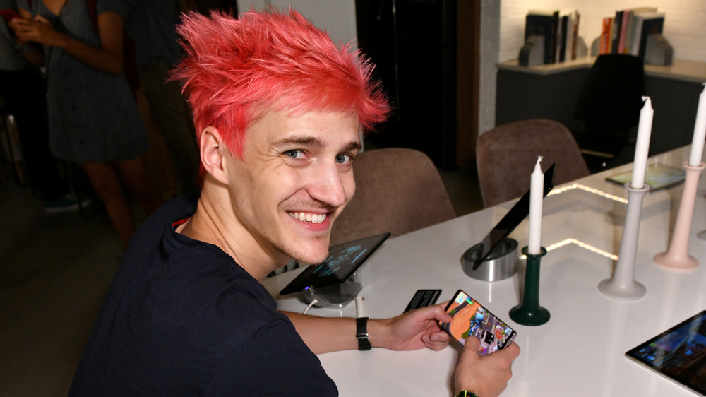 Ninja tries out a Samsung Galaxy phone