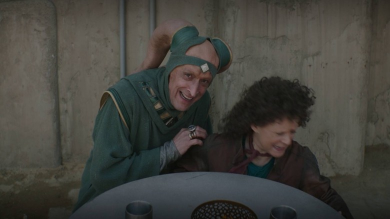 Peli cowering with Twi'lek majordomo