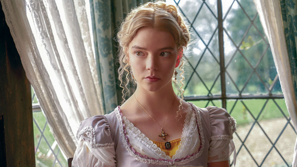 CRÍTICA 'Emma': adaptação irritante com Anya Taylor-Joy robótica