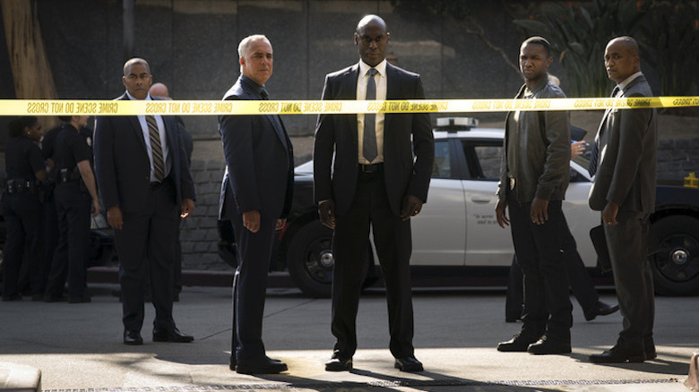 Harry Bosch and cops at crime scene