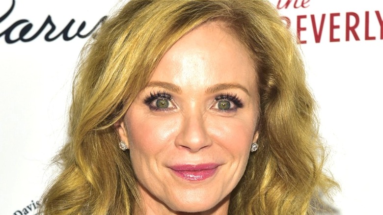 Lauren Holly posing for a photo
