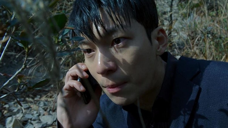 Jun-ho on the phone