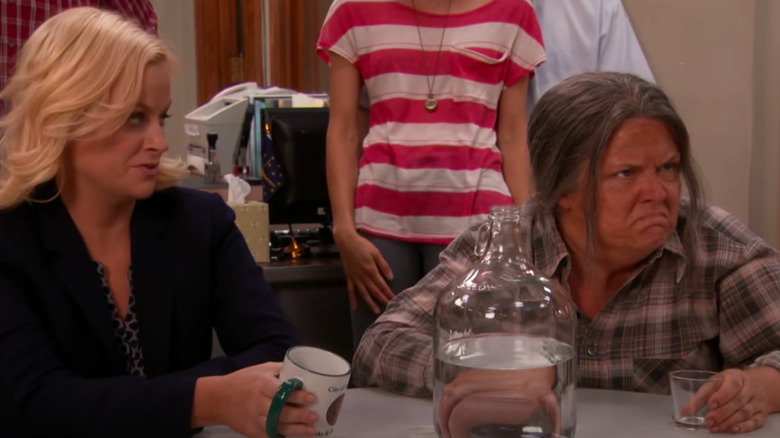 Leslie faces Ron's mom in a drink-off