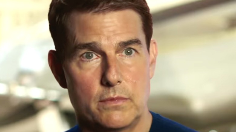 Tom Cruise wears blue shirt