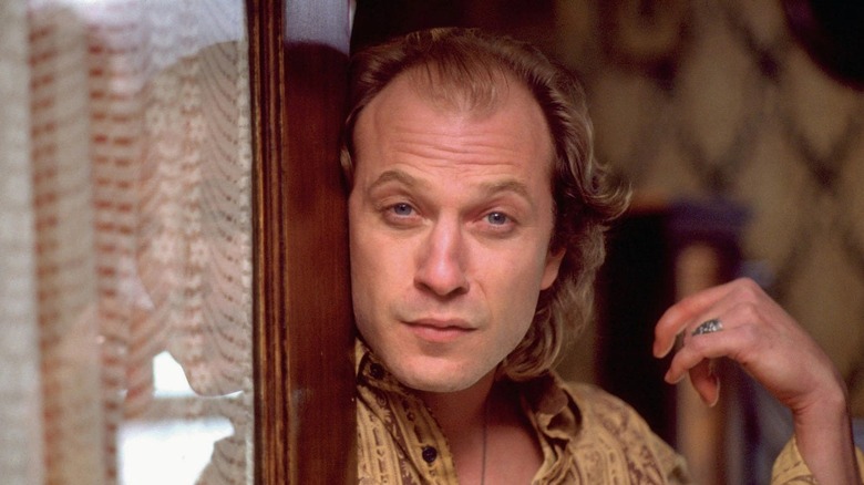 Buffalo Bill opens the door