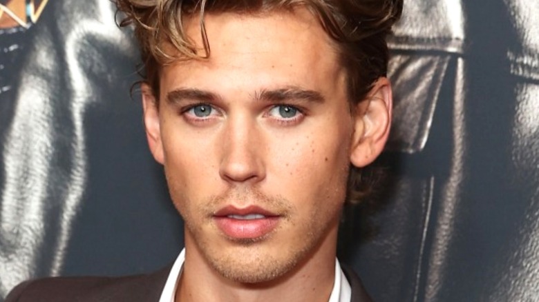 Austin Butler posing for photographers