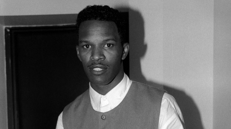 Young Jamie Foxx posing