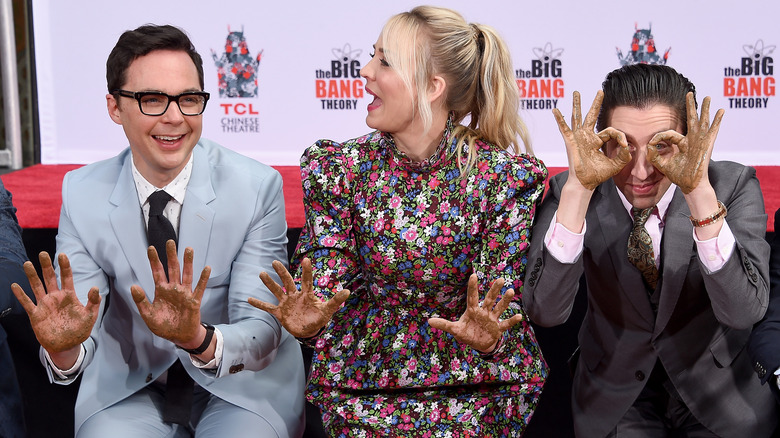 Jim Parsons, Kaley Cuoco and Simon Helberg with clay hands