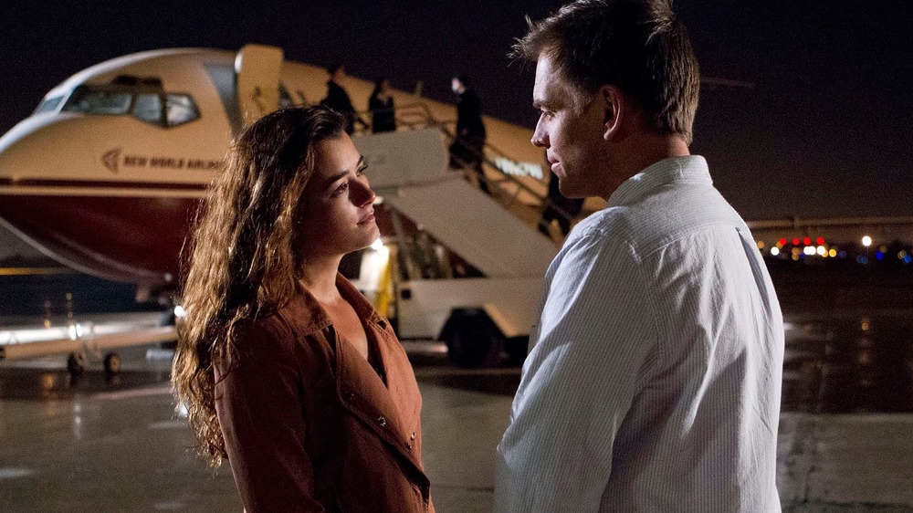 Ziva David and Tony DiNozzo staring at each other lovingly