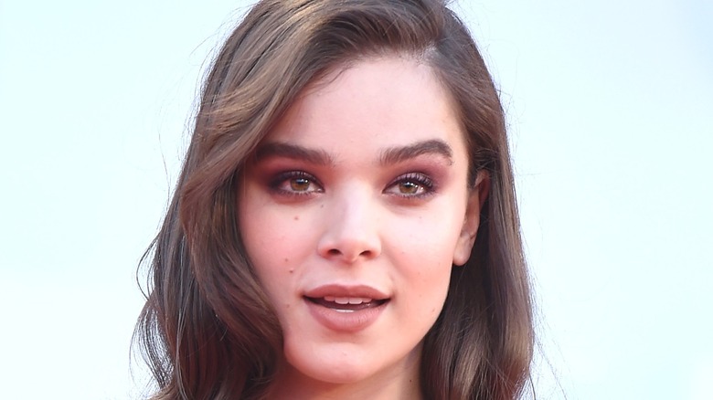 Hailee Steinfeld posing