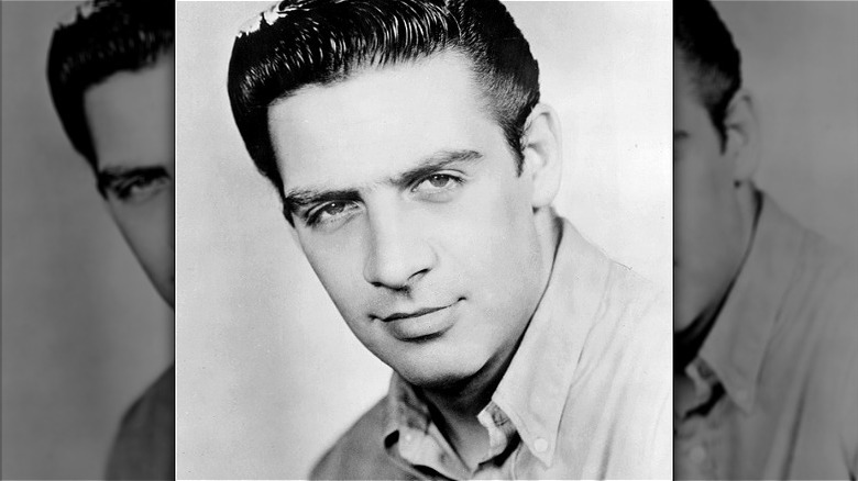 Jerry Orbach poses for photo