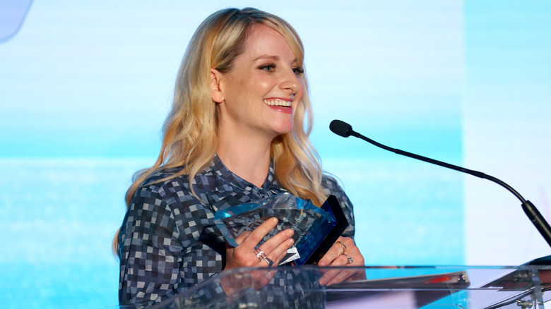 Melissa Rauch at podium
