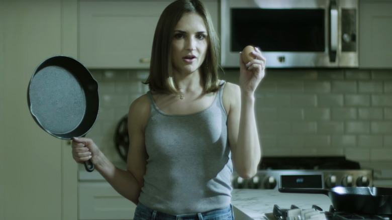 Rachael Leigh Cook holding an egg