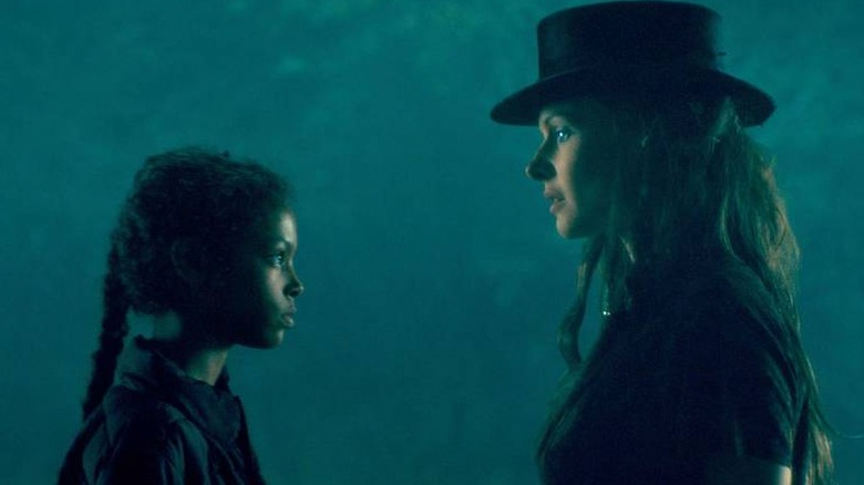 Abra and Rose the Hat talking in Doctor Sleep