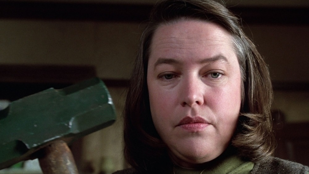 https://www.looper.com/img/gallery/the-truth-about-kathy-bates-hobbling-scene-in-misery/intro-1609379326.jpg