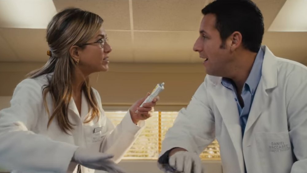 Jennifer Aniston and Adam Sandler in Just Go With It