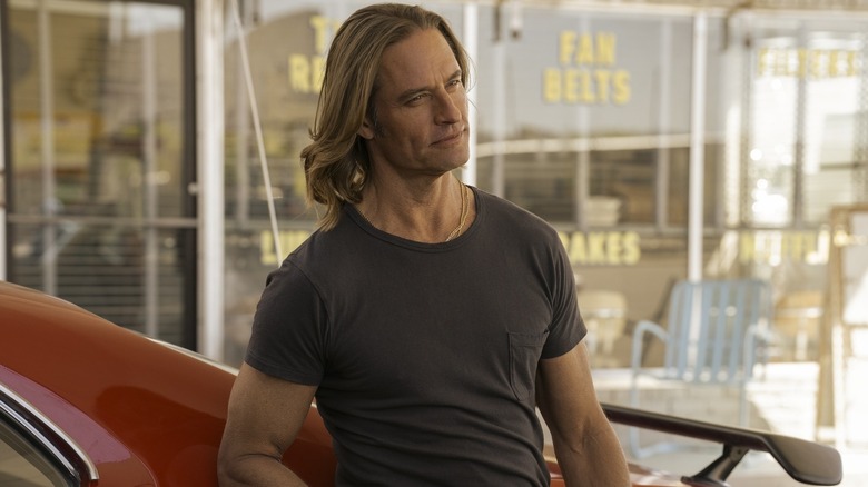 Jim leaning against a car in Duster (2025)