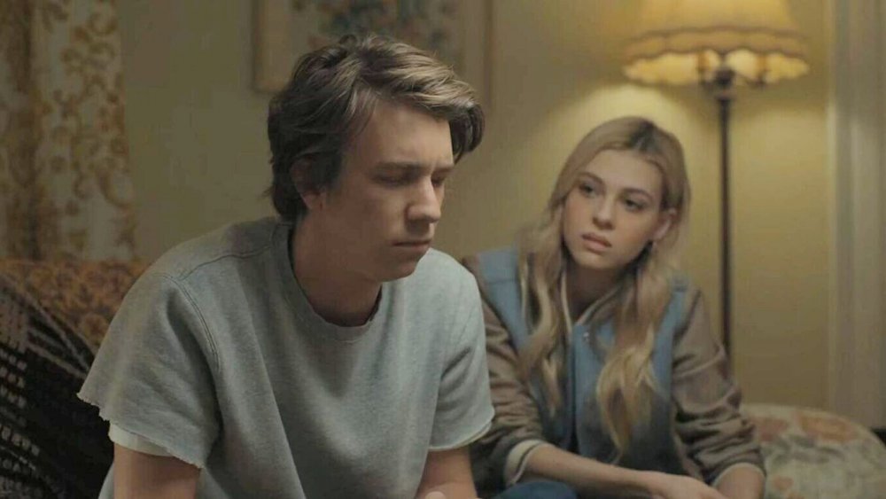 Thomas Mann as Ethan and Nicola Peltz as Hannah in Our House
