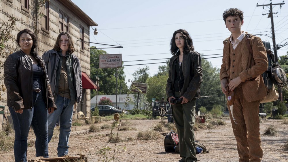 Aliyah Royale, Hal Cumpston, Alexa Mansour, and Nicolas Cantu in The Walking Dead: World Beyond