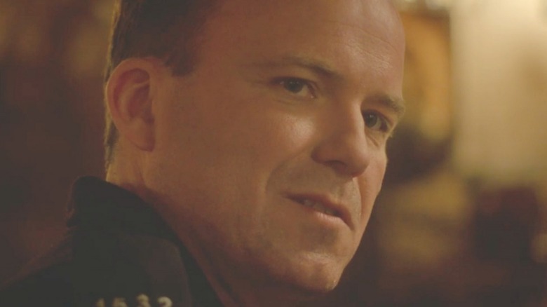 Rory Kinnear playing a cop in pub