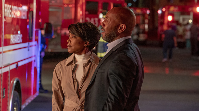 Bassett and Dunbar in 9-1-1 stand together