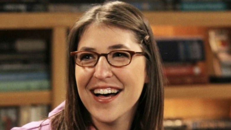 Mayim Bialik plays Amy Farrah Fowler