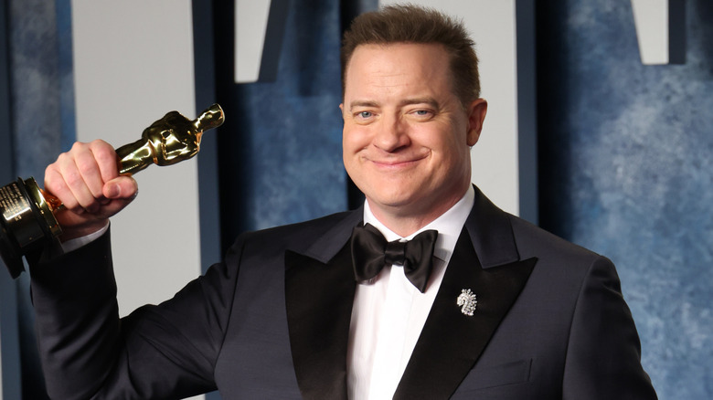 Brendan Fraser holding his Oscar for best actor at the 2023 Vanity Fair Oscar Party hosted by Radhika Jones
