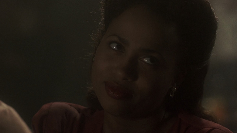 Lisa Nicole Carson in "Devil in a Blue Dress"