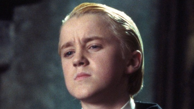   Draco Malfoy hunyorogva