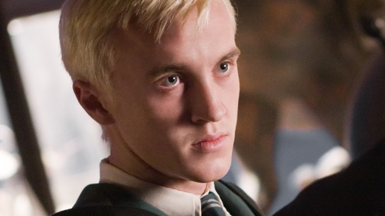   Draco kezében egy pálcával