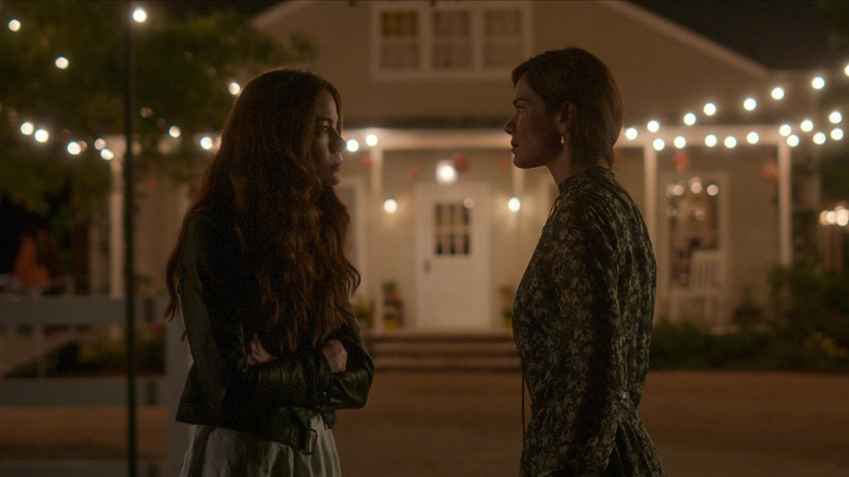 Leni and Gina talking