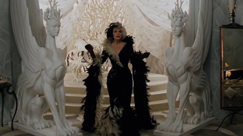 Glenn Close in Cruella costume