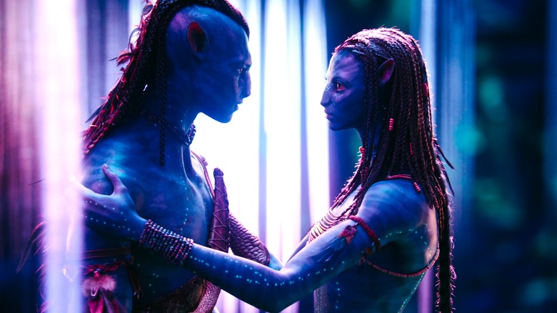 Jake and Neytiri looking at each other