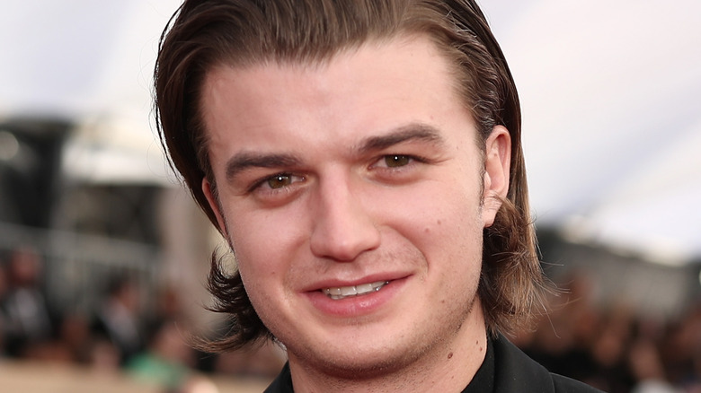 Joe Keery smiling