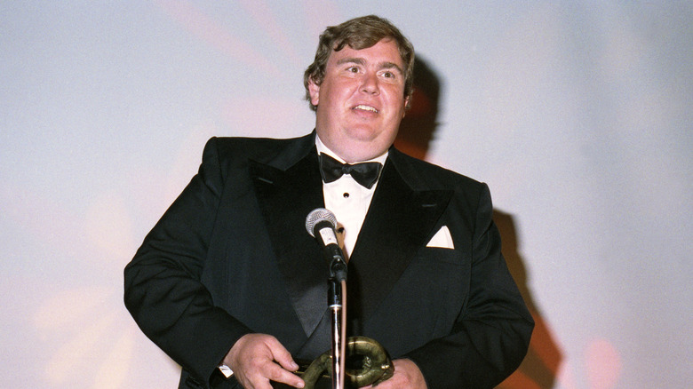 John Candy receivinf the Founders Award from the Scleroderma Research Foundation (1991)