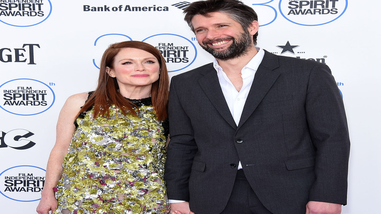 Julianne Moore and Bart Freundlich smile on red carpet
