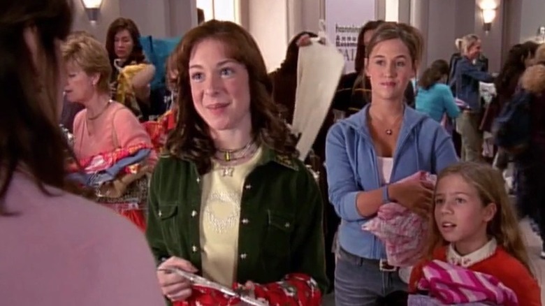 Lois talks to her daughters