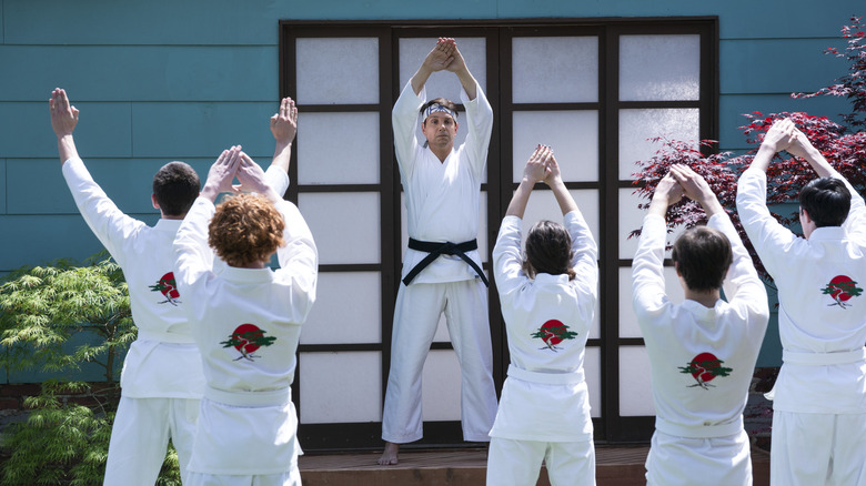   Daniel LaRusso ensenya karate