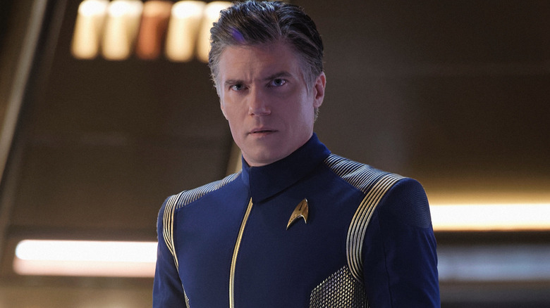 Pike looking concerned in Discovery (2017)