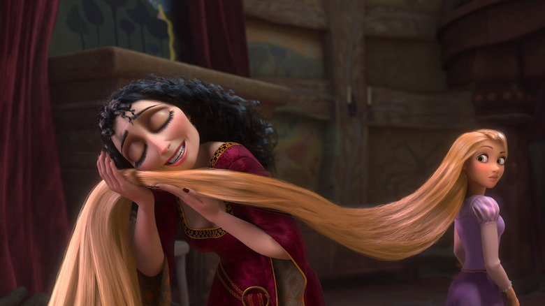   La mare Gothel bressol a Rapunzel's hair