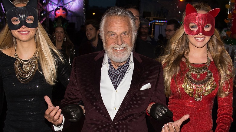 Jonathan Goldsmith with beautiful women