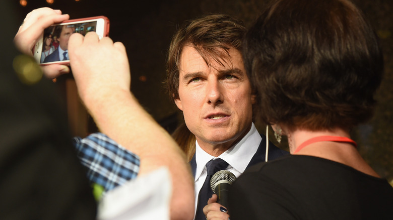 Tom Cruise being mobbed by reporters